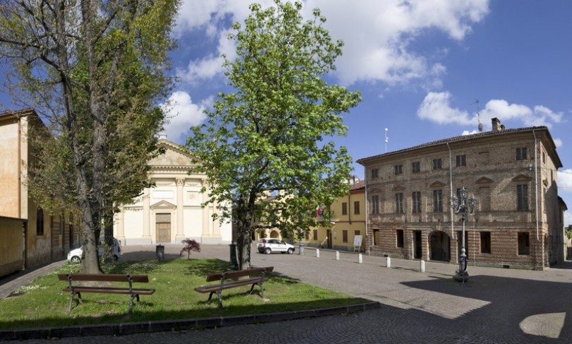 Si aggirava nelle campagne del paese con un'ascia: bloccato dai Carabinieri